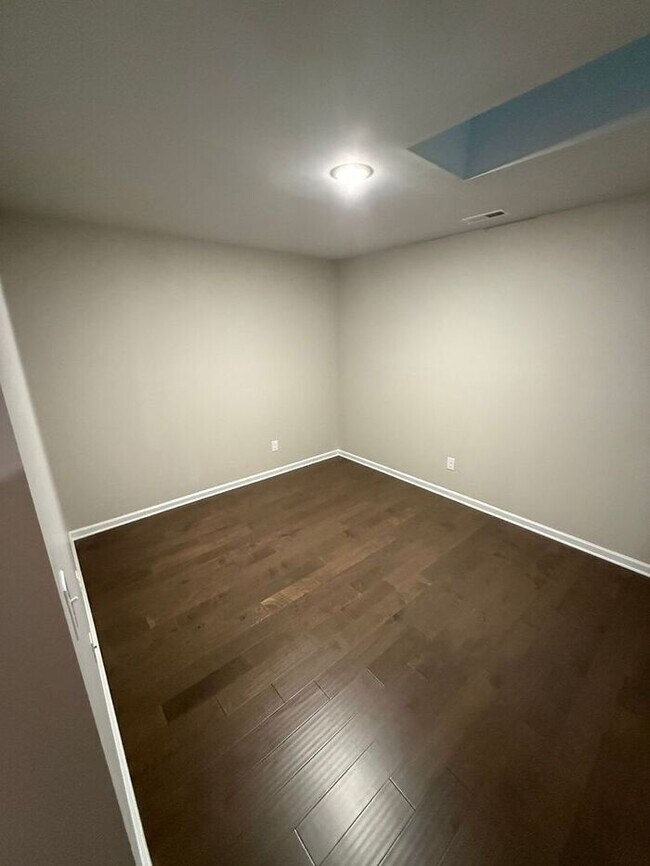 Building Photo - **Charming 3-Bedroom Home in Peaceful Stan...