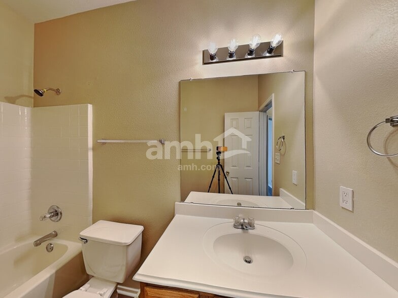 Building Photo - 2636 Fondren Rd