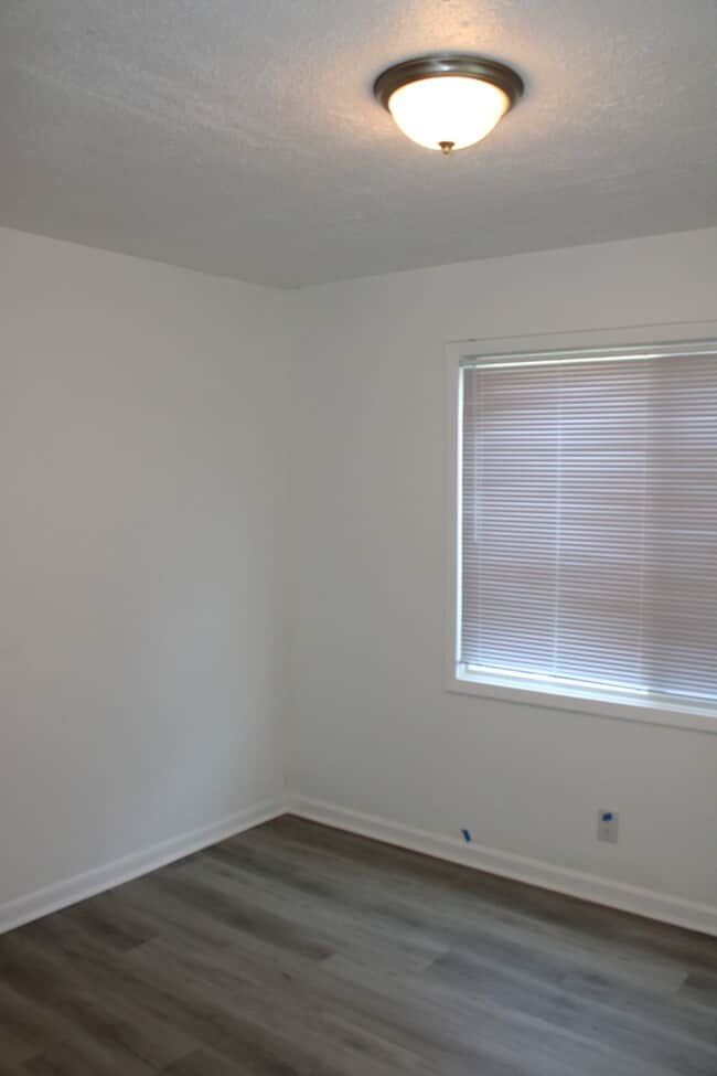 Building Photo - Beautiful 4 bedrooms and 1 bath home located on Freeman Ave in Kansas City, KS