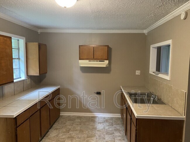 Building Photo - 63 Burks Pl