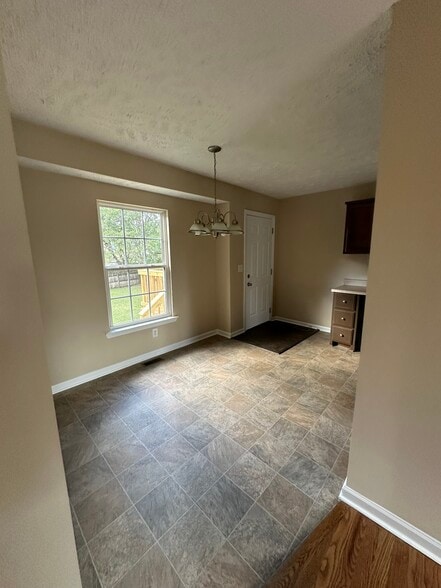 Building Photo - 104 Shirley Ct