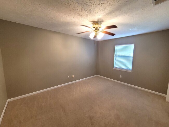 Building Photo - Callaway 3 bedroom 2 bath home with 2 car ...