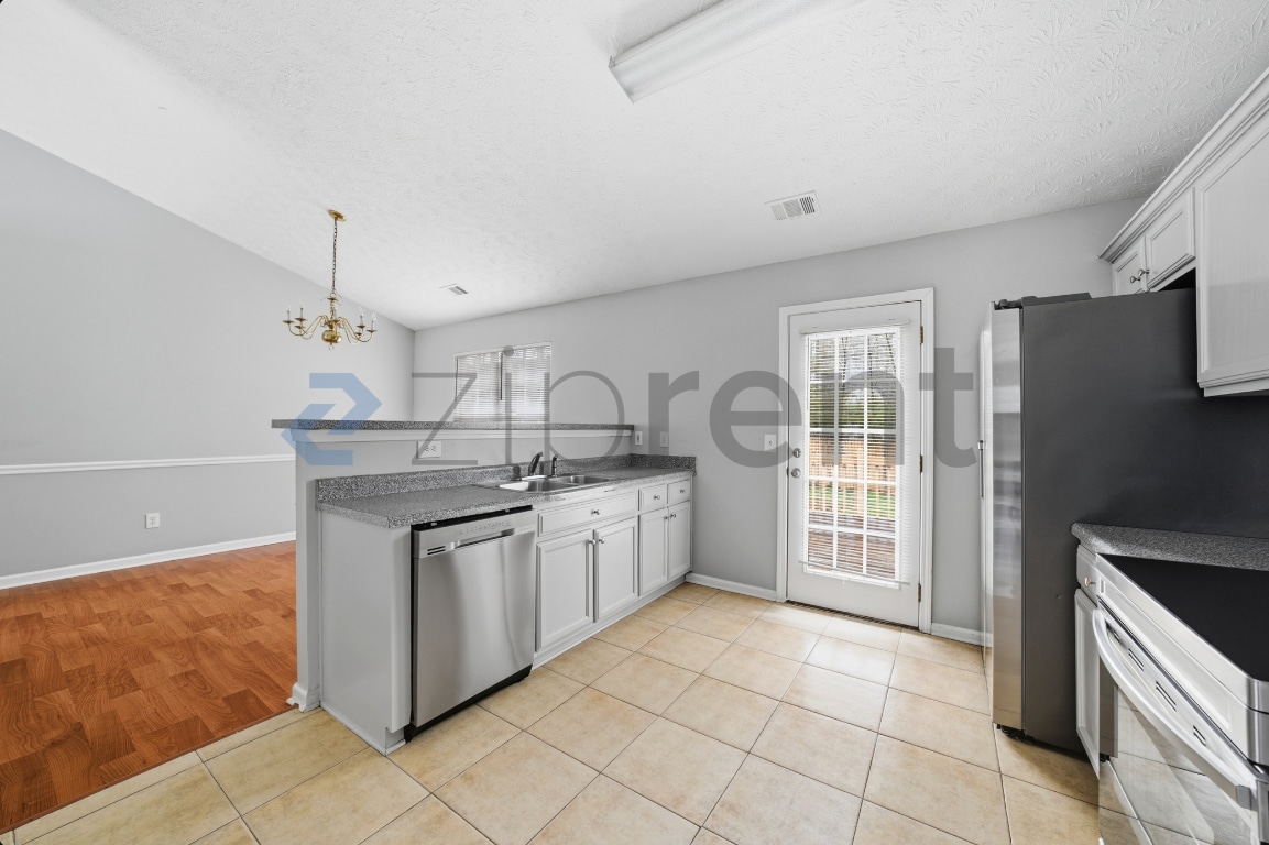 Building Photo - 1512 Buckingham Pl