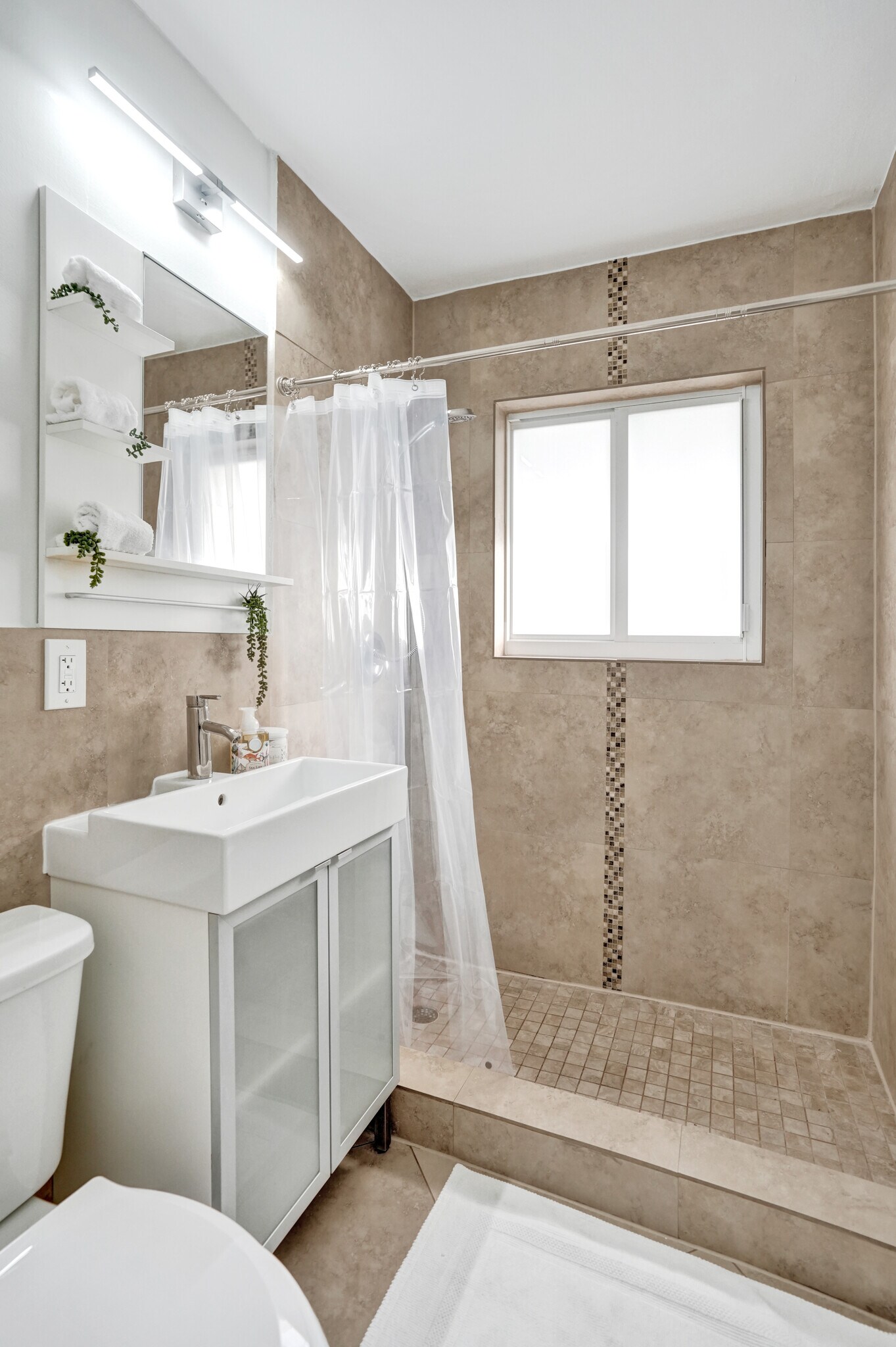 Building Photo - 3033 NE 20th Ter