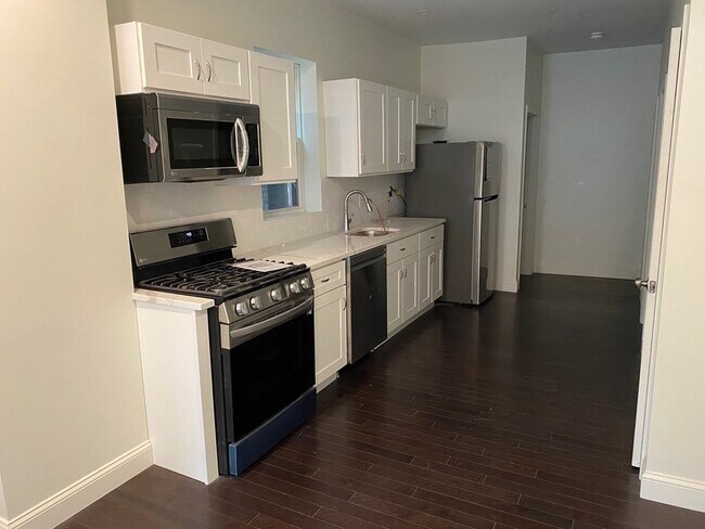 Primary Photo - 43 Charter St