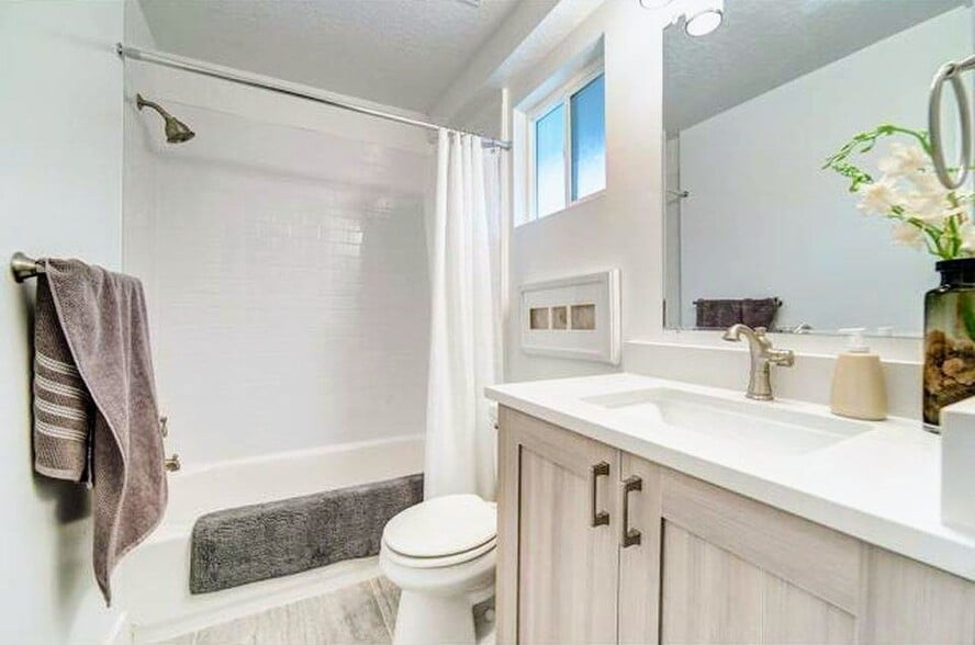 Guest Bathroom - 2689 Highland Dr