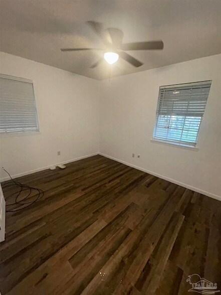 Building Photo - 1105 W Strong St