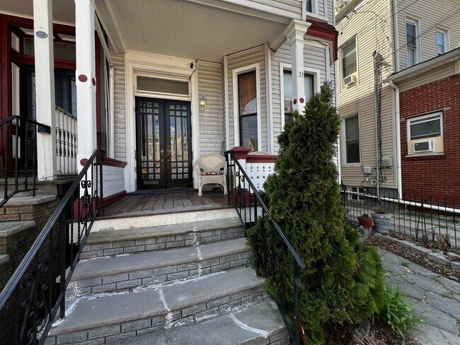 Building Photo - 21 Sherman Pl