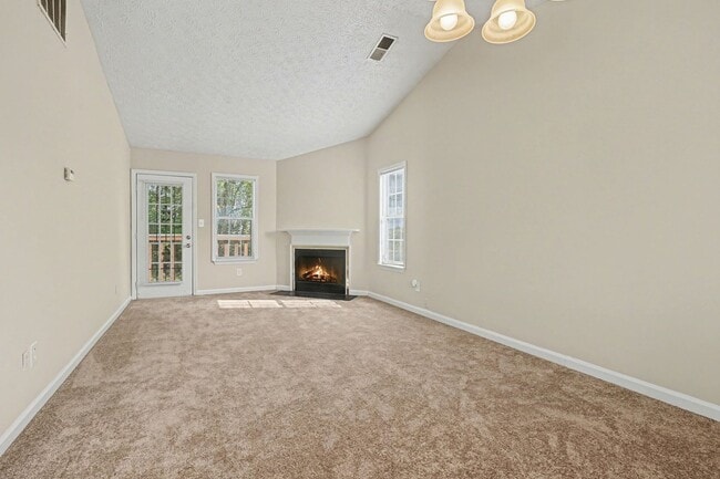 Building Photo - 3 Bedroom 2 Bath Home