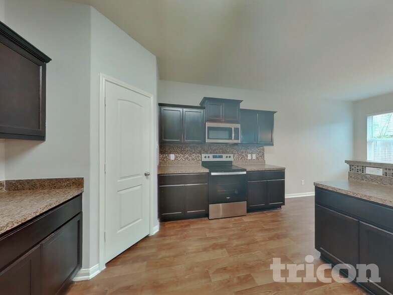 Building Photo - 17142 Common Point Dr