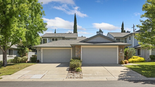Building Photo - 562 La Corso Dr