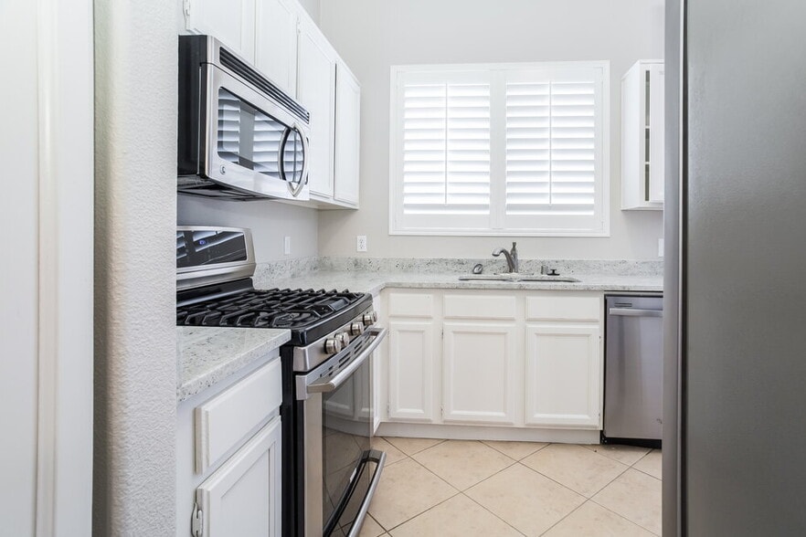 Building Photo - 2113 Annbriar Ave