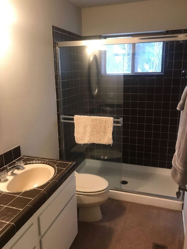 Building Photo - Fully Furnished Incline Home