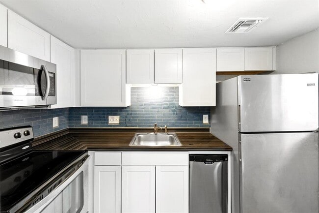 Building Photo - 2500 Burleson Rd