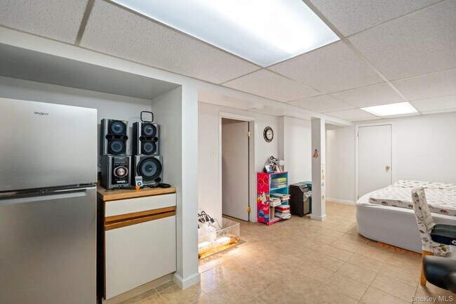 Building Photo - 14-28-28 156th St