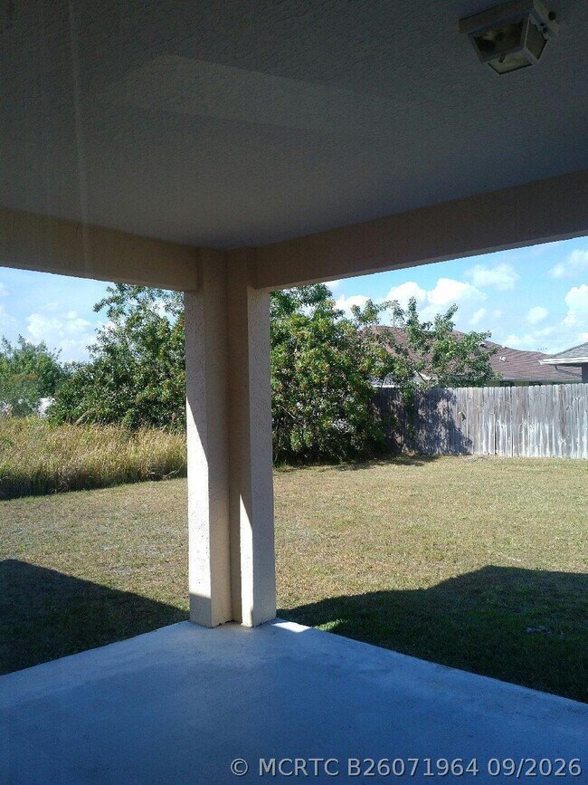 Building Photo - 2697 SW Altamira Ave