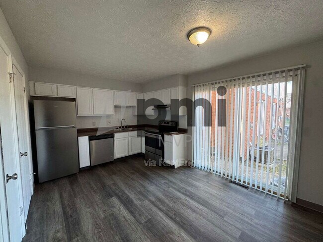 Primary Photo - 4056 Carlton Ave