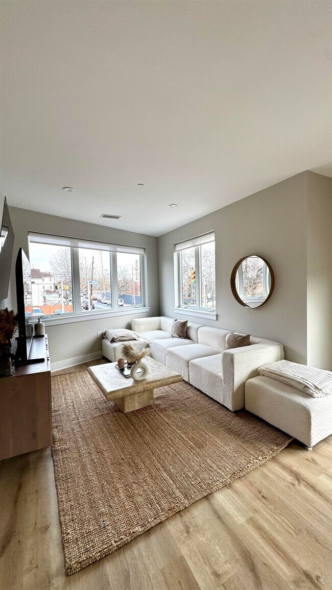 Building Photo - 203-205 Randolph Ave Unit# 101