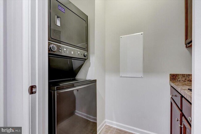 Building Photo - 3550 Briarwood Dr