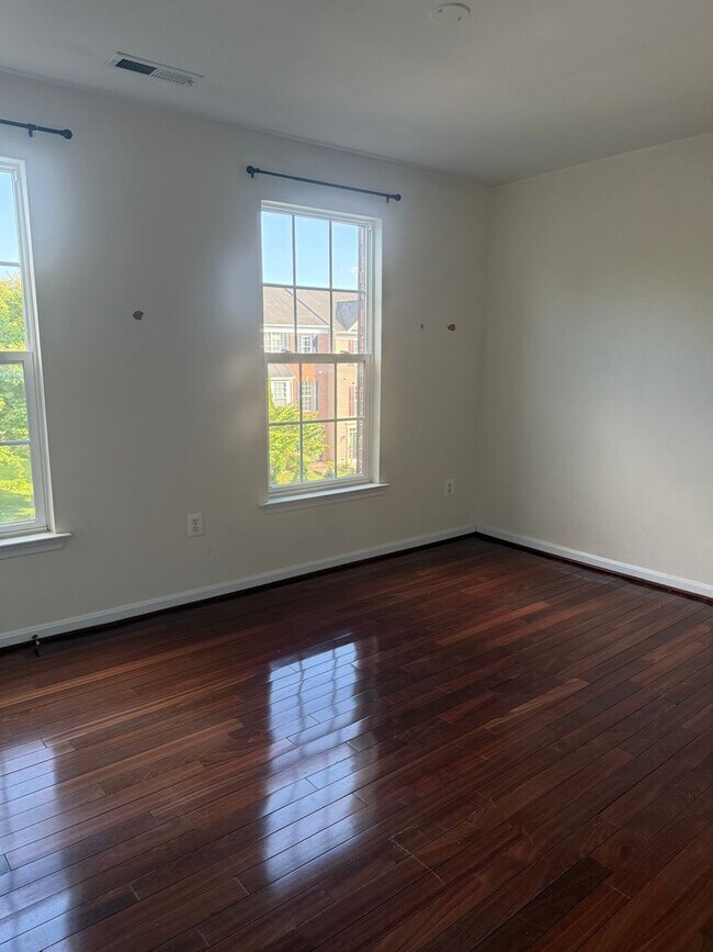 Building Photo - Updated Townhouse in Ballenger Creek