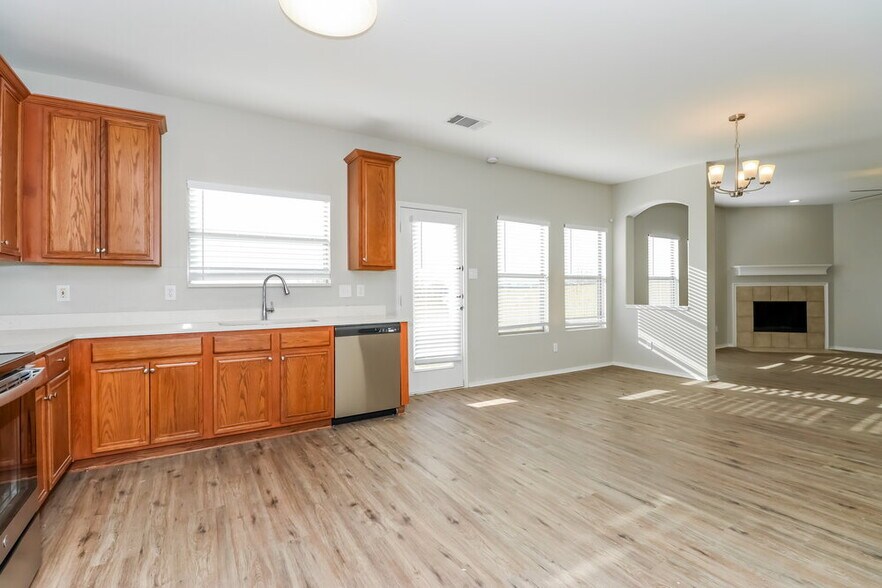 Building Photo - 2705 Gardendale Dr