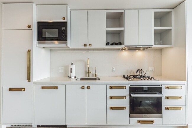 Building Photo - DOWNTOWN AUSTIN CONDO ON RAINEY STREET!! 1 BEDROOM 1 BATH - FULLY FURNISHED