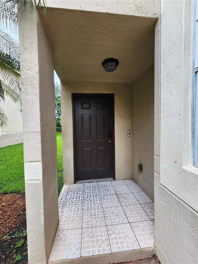 Building Photo - 1050 Sorrento Dr