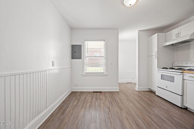 Building Photo - 1208 S 9th St