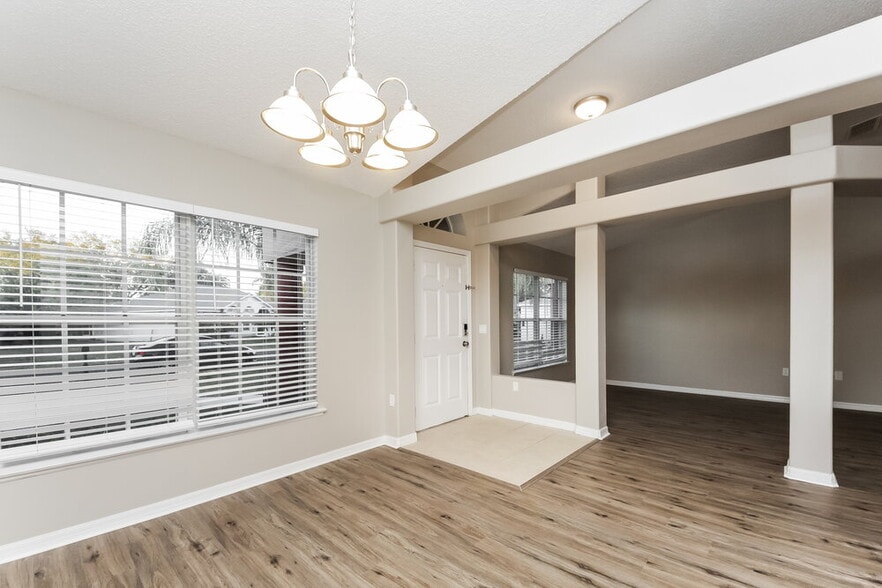 Building Photo - 859 Jarnac Dr