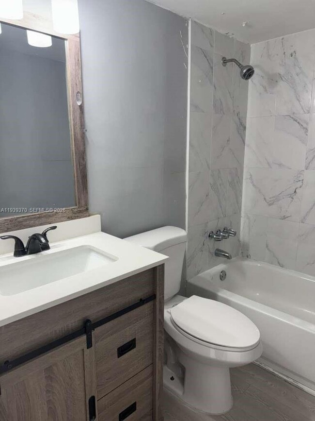 Building Photo - 1305 W 26th Pl