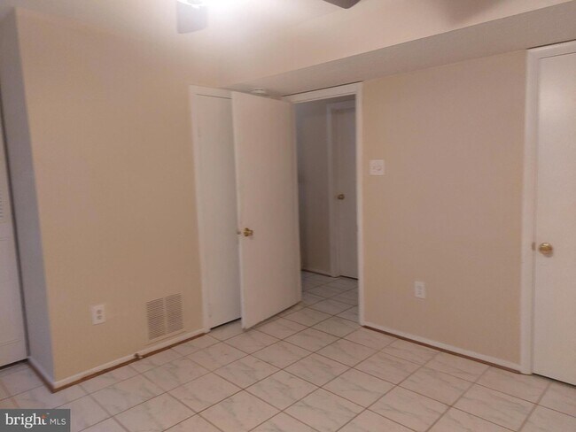 Building Photo - 1312 Hillcrest Dr