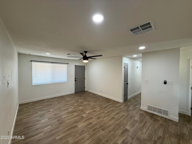 Building Photo - 301 N Apache Dr