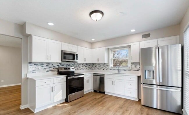 Building Photo - Stone Bluff Rd.