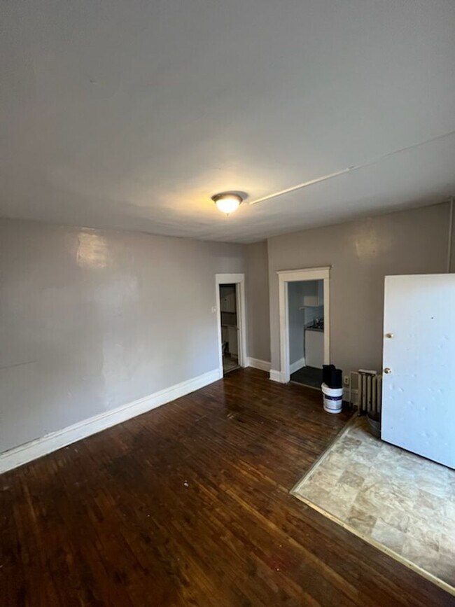 Building Photo - One Bedroom Westside Saint Paul Apartment