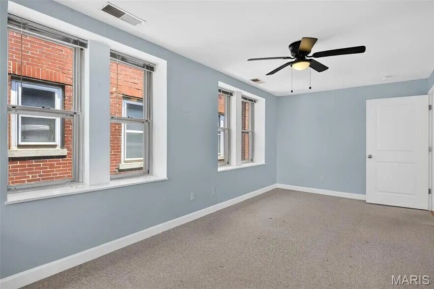 Building Photo - 5360 Pershing Ave