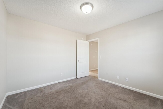 Building Photo - AVAILABLE NOW! (Pet Friendly)