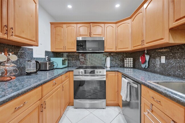 Building Photo - 5514 SW 28th Terrace