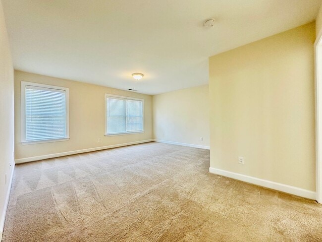 Building Photo - 5 BD, 4 BA Beautiful Wakefield Home