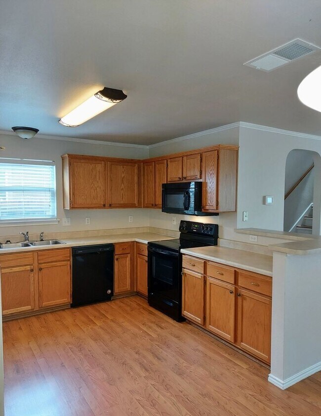 Building Photo - Charming two-story home in the Bluffs at W...