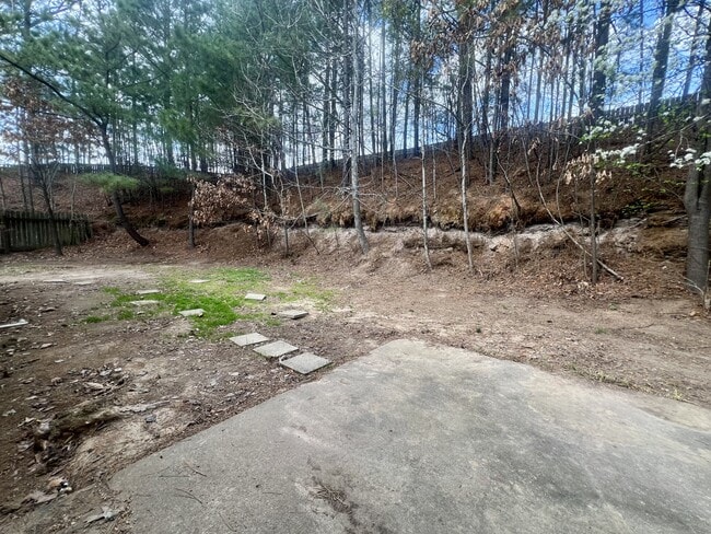 Building Photo - 1200 Oakview Dr