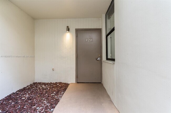 Building Photo - 20350 W Country Club Dr