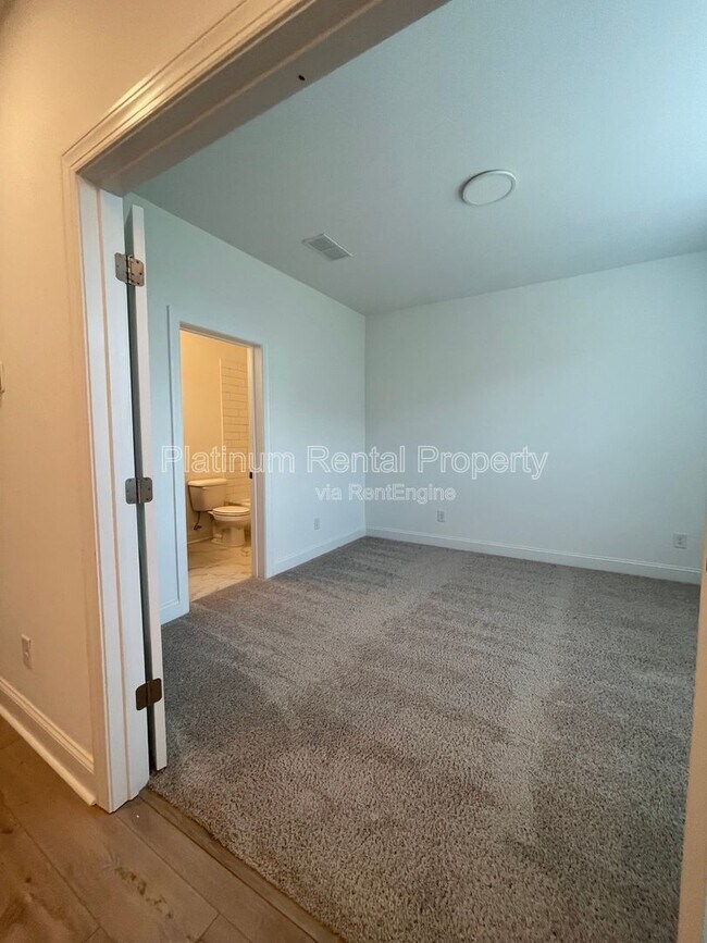 Building Photo - 5221 Riden Ct