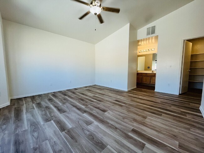 Building Photo - "Charming 3-Bedroom Oasis with 2 Full Baths in Buckeye - 1574 Sq Ft of Comfort!"