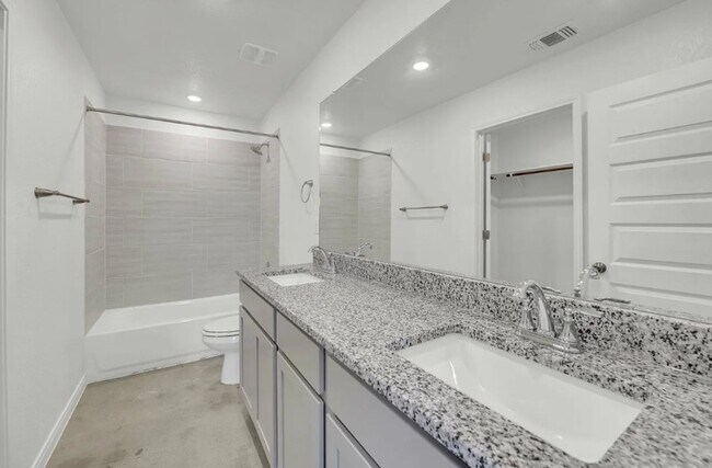 Building Photo - 604 Pacific Crest Trl