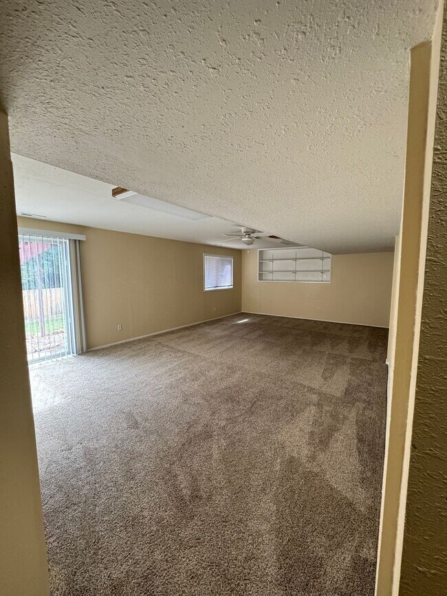 Building Photo - Charming 5 Bed 3 Bath House