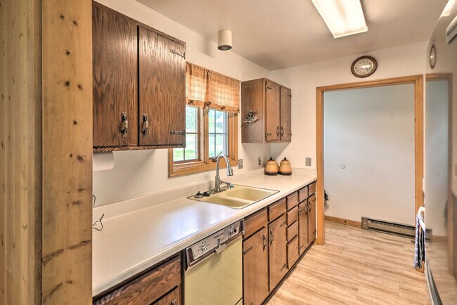Building Photo - 2334 Carriage Dr