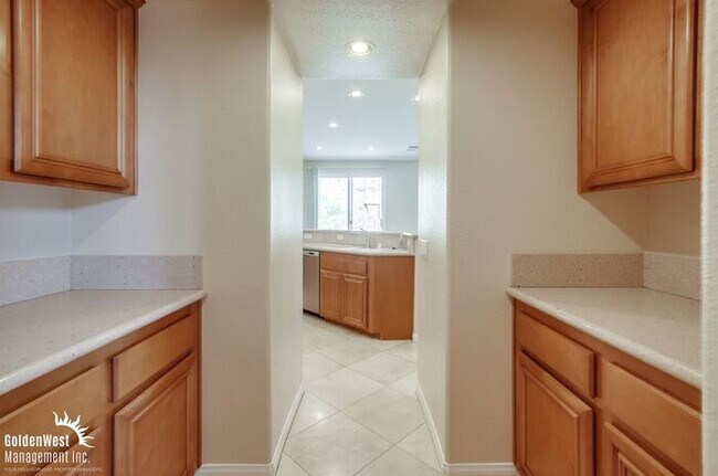Building Photo - Gorgeous 4Bdm 2.5Ba Two-Story Home in San ...