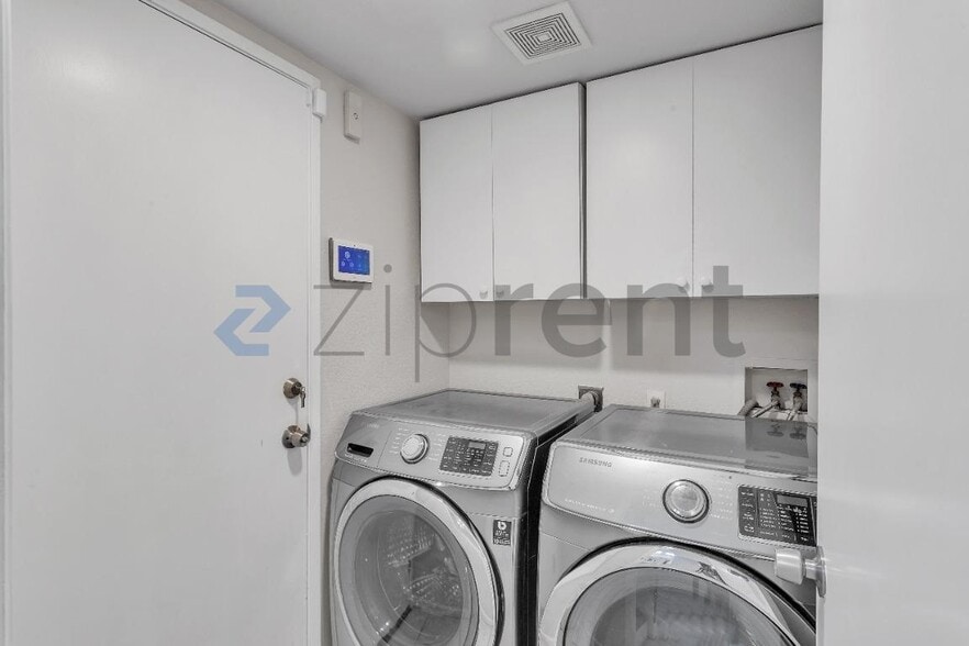 Building Photo - Unit