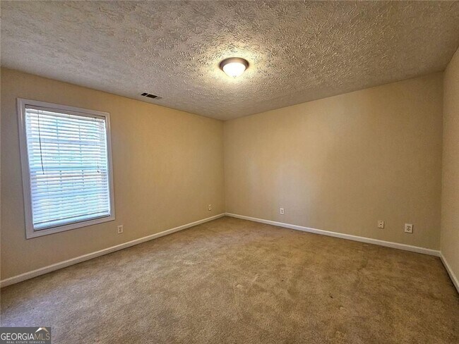 Building Photo - 303 Apache Dr