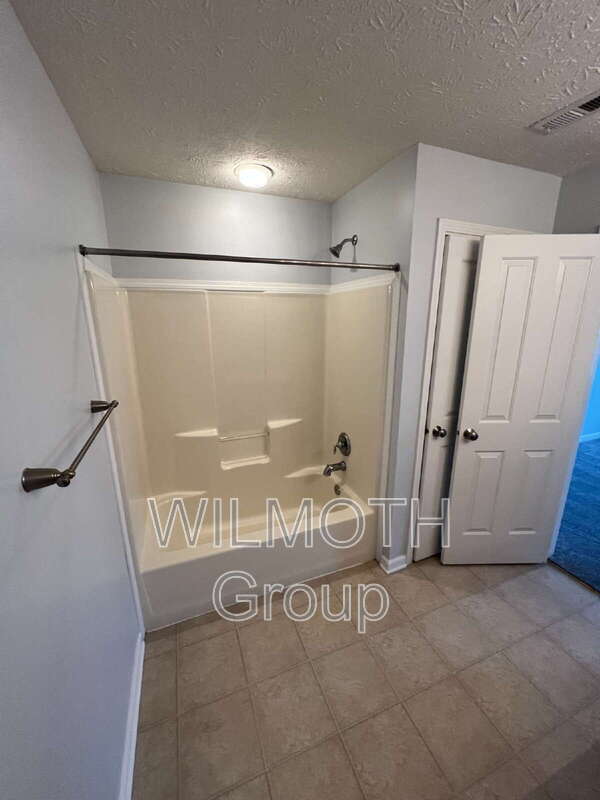 Building Photo - 9451 Glencroft Way